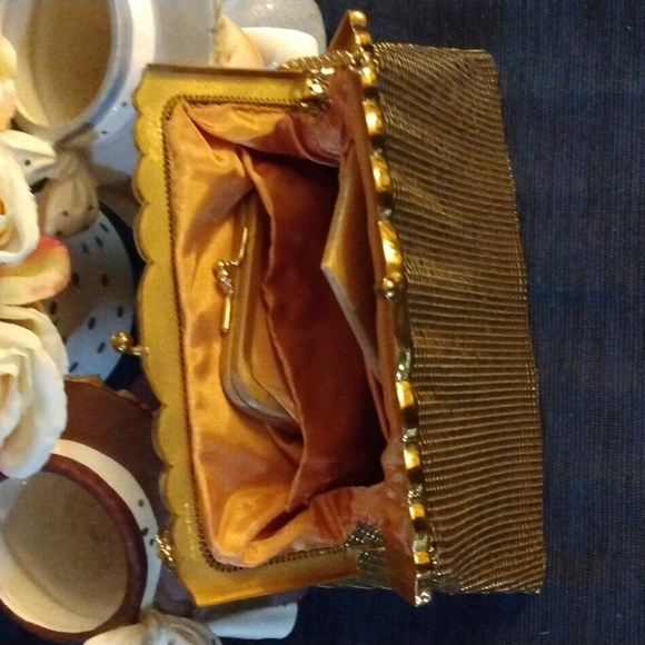 Vintage,Whiting&Davis # 2981,Gold Metallic Evening Bag with Mother of Pearl top. - Picture 13 of 16